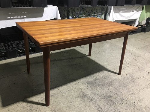 ダイニングテーブル