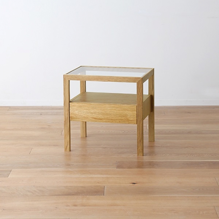 サイドテーブル