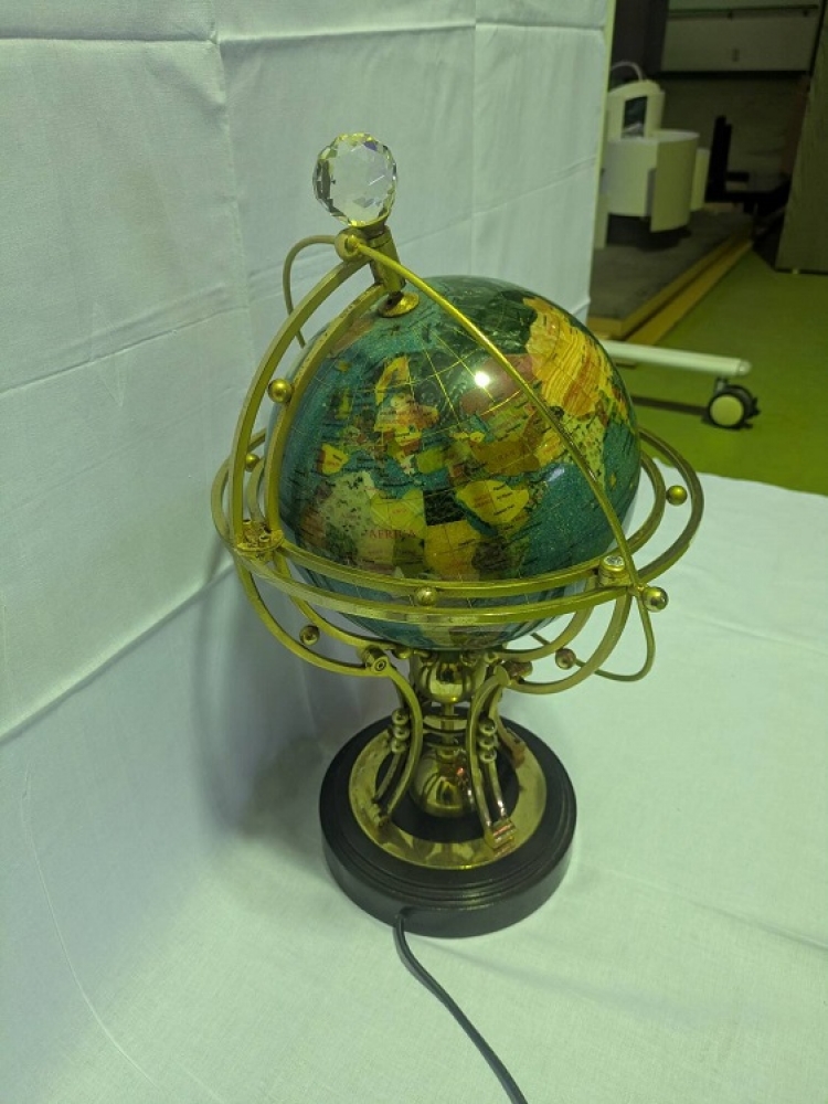 地球儀（イルミネーションブルー）